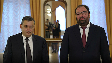 Пресс-подход Председателя Комитета по информационной политике, информационным технологиям и связи Александра Хинштейна и Министра цифрового развития, связи и массовых коммуникаций Максута Шадаева