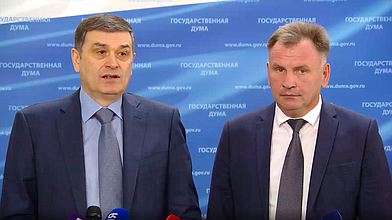 Пресс-подход заместителя руководителя фракции «Единая Россия» Адальби Шхагошева и руководителя Главного центра специальной связи Ивана Гайчени