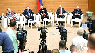 Пресс-конференция Председателя ГД Вячеслава Володина и руководителей фракций политических партий об итогах четвертой сессии Государственной Думы