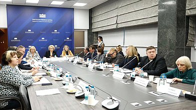 Заседание рабочей группы по совершенствованию законодательства РФ в части обеспечения детей качественным и безопасным питанием на тему "Обеспечение качественного и безопасного питания детей: опыт и проблемы закупок по ФЗ №44-ФЗ от 05.04.2013 года"