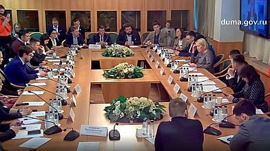 Круглый стол Молодежного парламента на тему «Профессиональная реализация молодежи России в условиях новых возможностей»