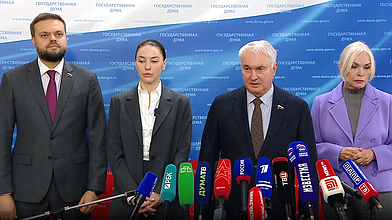 Пресс-подход представителей фракции "Единая Россия"