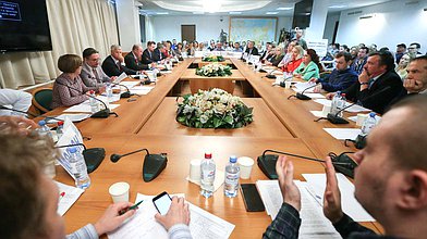 Круглый стол по вопросу законодательного обеспечения прав валютных заемщиков, а также вкладчиков в банках, прекративших свою деятельность