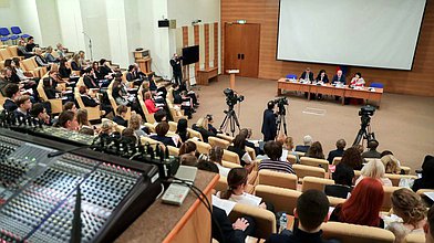 Парламентские слушания на тему «Развитие семейного права.
К 30-летию Конвенции о правах ребенка»