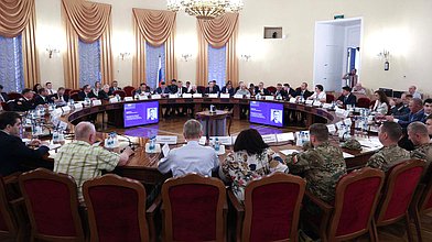 Круглый стол Комитета по региональной политике на тему: «Об участии граждан в охране общественного порядка на территориях проживания»