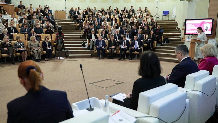 Парламентские слушания Комитета по защите семьи, вопросам отцовства, материнства и детства на тему "Реализация демографической политики в России: проблемы, перспективы развития и законодательные решения"